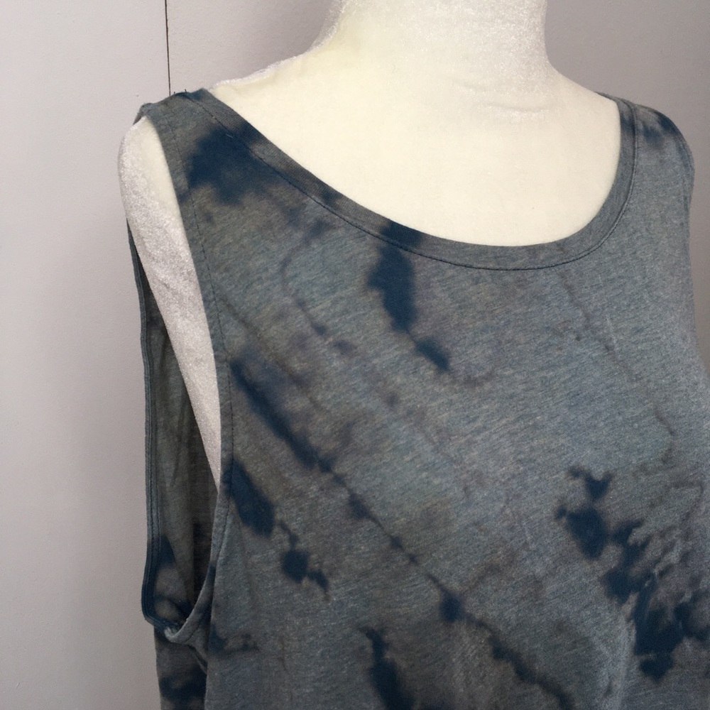 [SOLD] Unique bleached tank